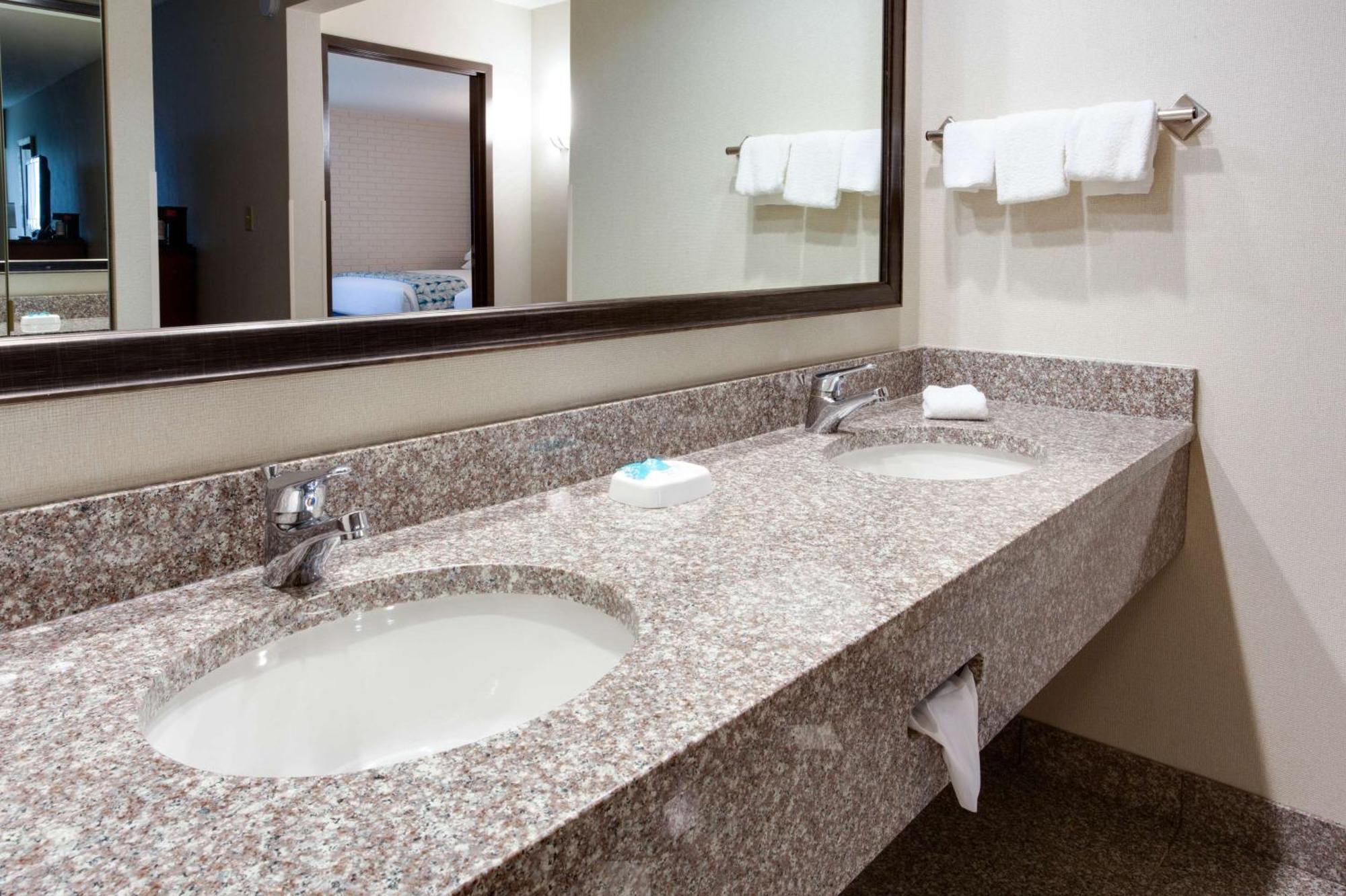 Drury Inn & Suites Nashville Airport ภายนอก รูปภาพ